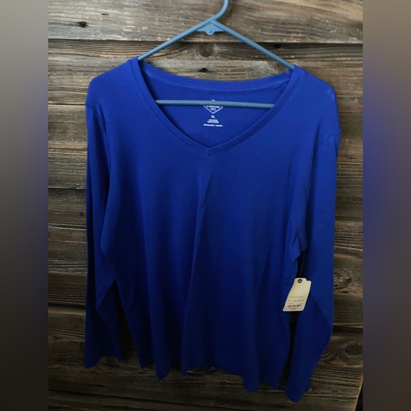 St. John's Bay Tops - St. John’s Bay XL v-neck long sleeved top - NWT